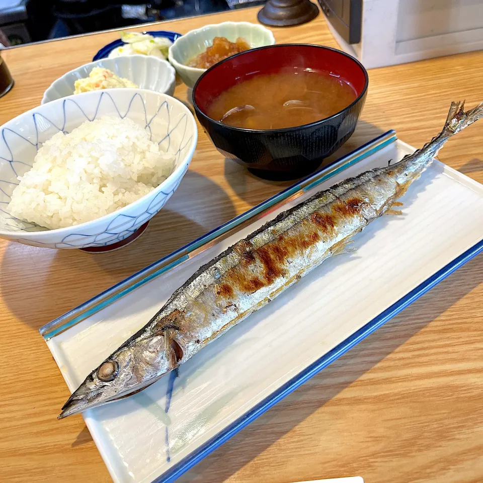 Snapdishの料理写真:新さんま塩焼定食@ますや(月島)|塩豚骨さん