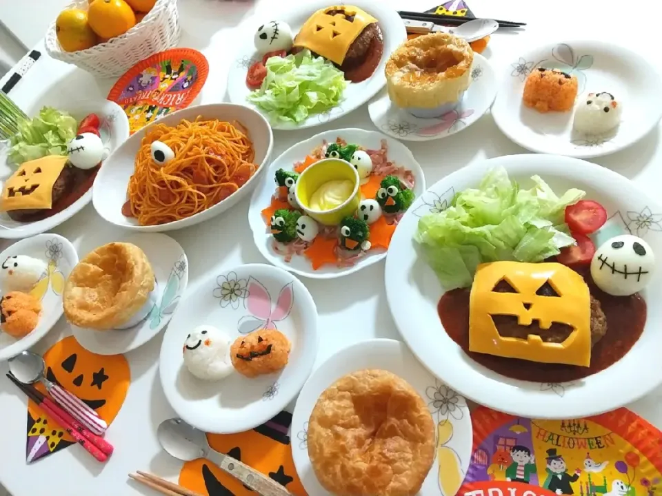 Snapdishの料理写真:ハロウィン夕食🎃
👻と🎃のライス
ハンバーグ&サラダ
おばけサラダ(ブロッコリー、ベーコン、にんじん、うずら、オニオンフライ)
ナポリタン🍝
パイ包みスープ|プリン☆さん