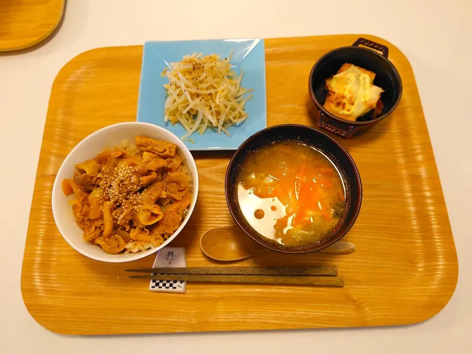 今日の夕食　豚丼、もやしナムル、厚揚げのキムチチーズ焼き、落とし卵味噌汁|pinknari🐰🌈さん