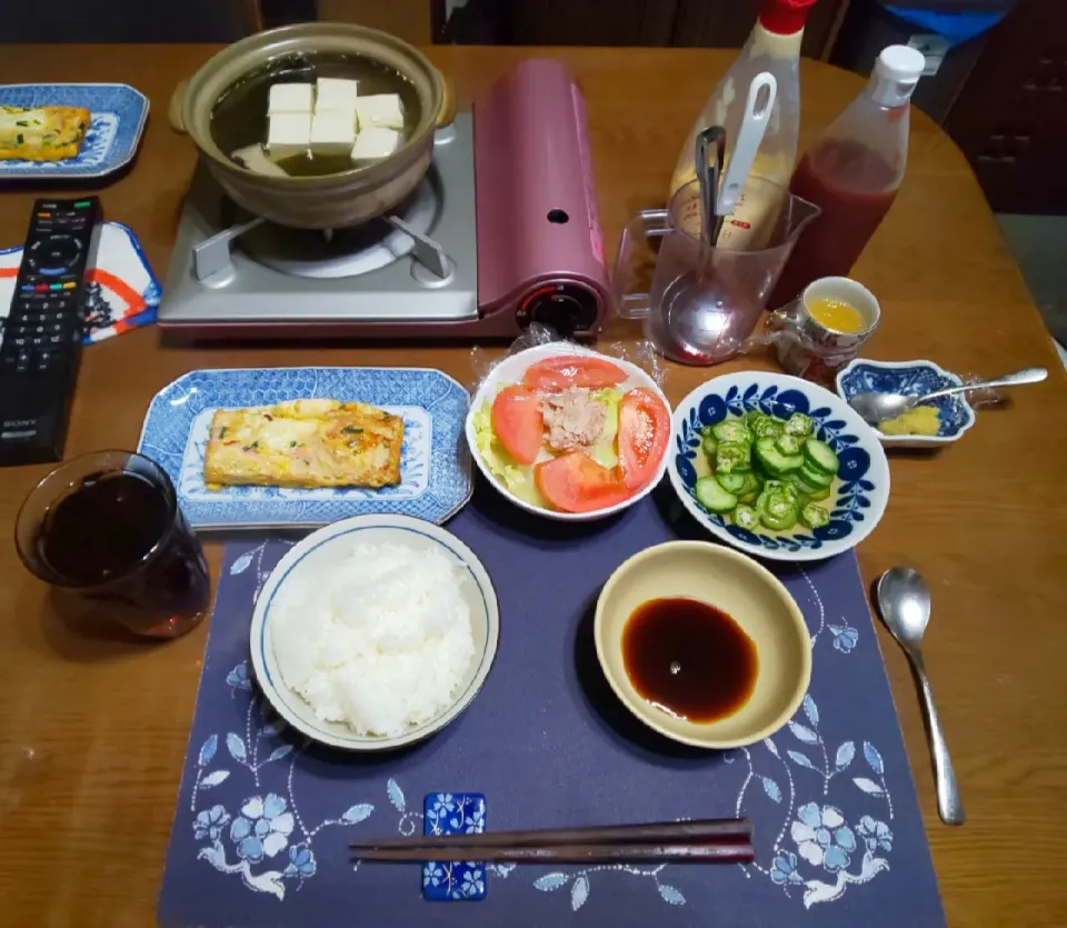 湯豆腐鍋と玉子焼きと酢の物(夕飯)|enarinさん