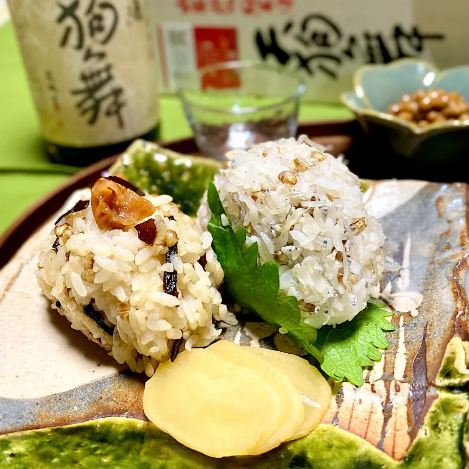 Snapdishの料理写真:もち麦ごはんで🍙　#onigiriaction  |goo_goo💕さん