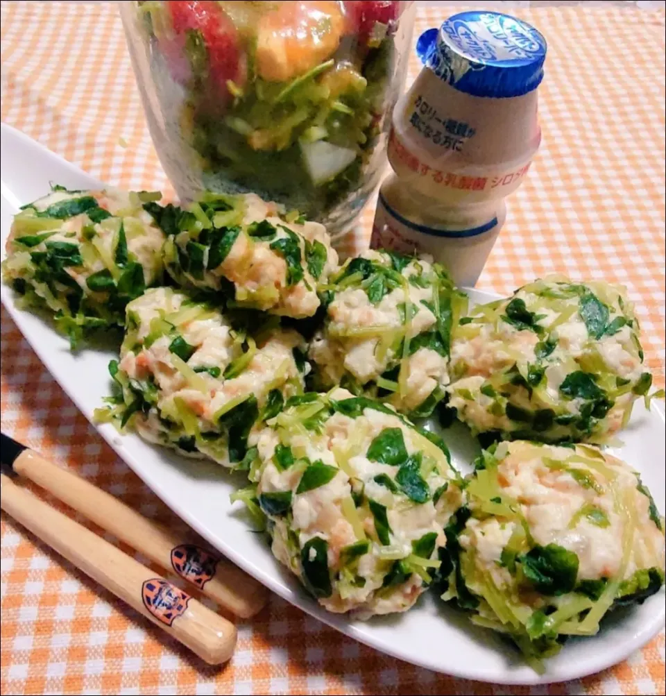 豆苗×鮭とうふシューマイ
寝坊して椎茸料理を作れなかった代わりに豆苗でこしらえたハニマスサラダ|マギーさん