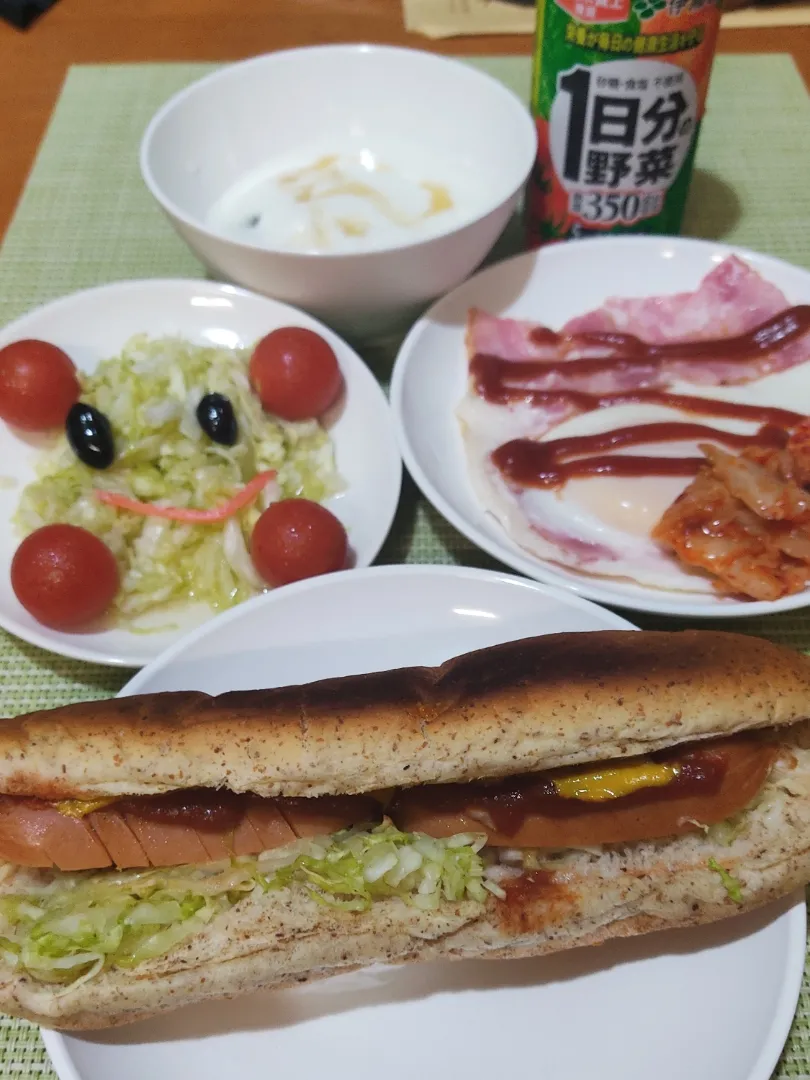 Snapdishの料理写真:今日も続けてフランクフルトパン

たぶん、昨日の朝食と全く同じメニュー。
飽きてきたけど、胚芽ロールパンはまだまだあるので、何をサンドするか考えることにします。
何にしよう...|Rピージャーさん