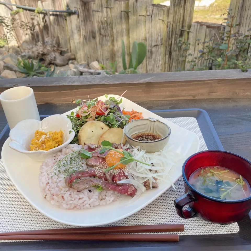 ローストビーフのランチ🐃|ちゃみこさん