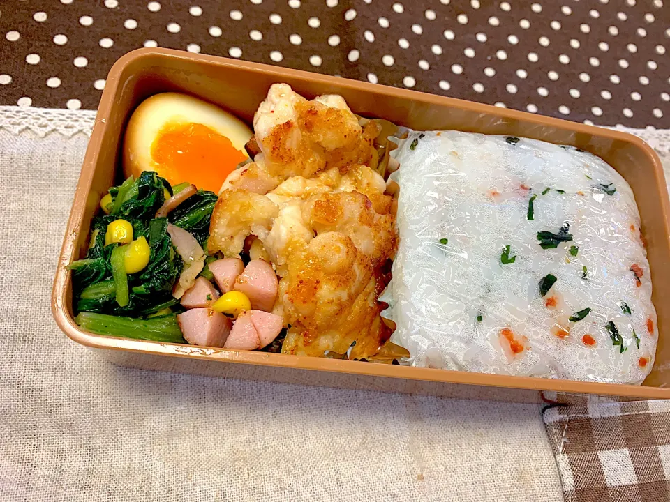 鶏モモ明太バーグ😆煮卵🥚ほうれん草ソテー  🌽ウインナー🌸🐓|あやこさん