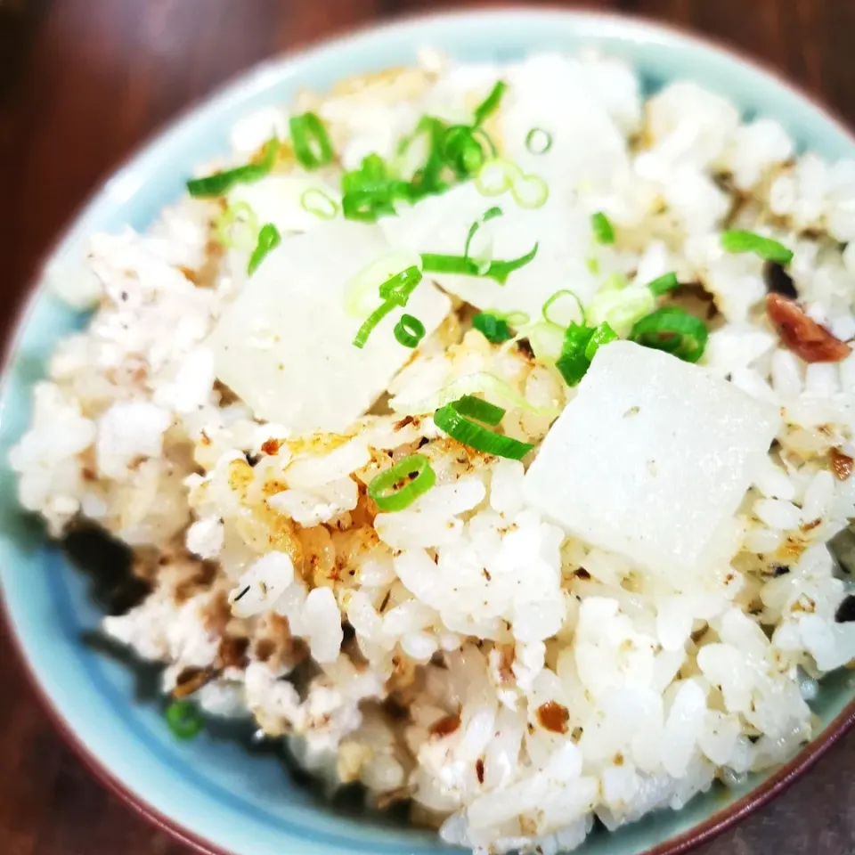 お焦げ出来た大根炊き込みご飯👌グ〜です😀|ペンギンさん