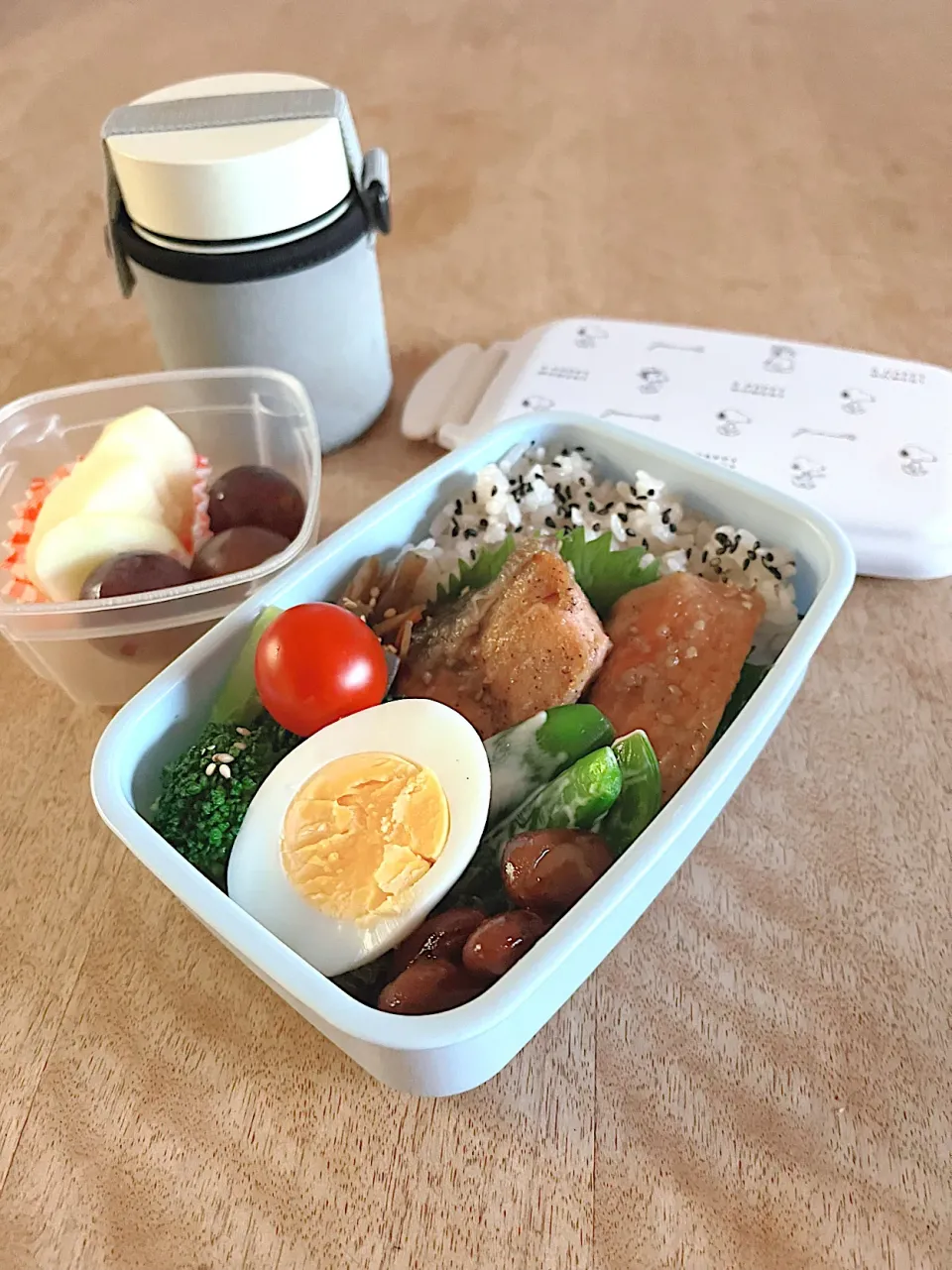 Snapdishの料理写真:鮭のごま甘酢テリヤキ弁当|Sakikoさん