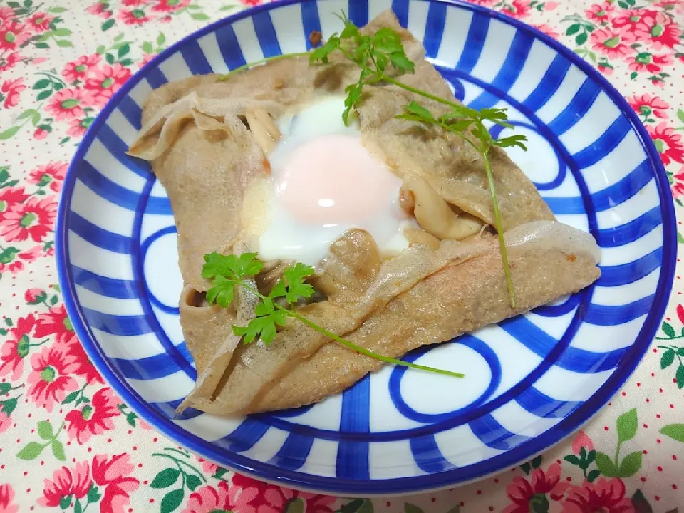 Snapdishの料理写真:そば粉のガレット・乾麺を使って✨|cocco+さん