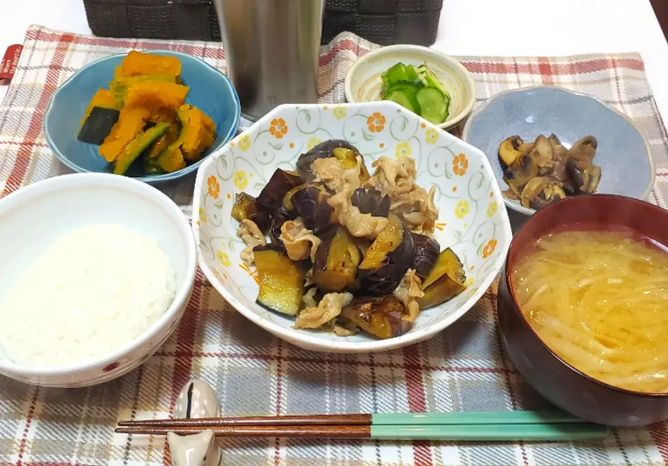 ひとり暮らしの夜ご飯
豚バラなすの煮物|keeijnsさん