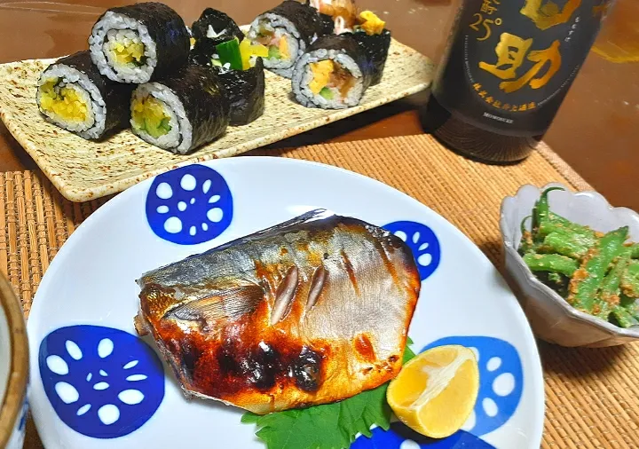 自家製鯖味醂干し🐟

巻き寿司

いんげん豆のゴマ和え|びせんさん