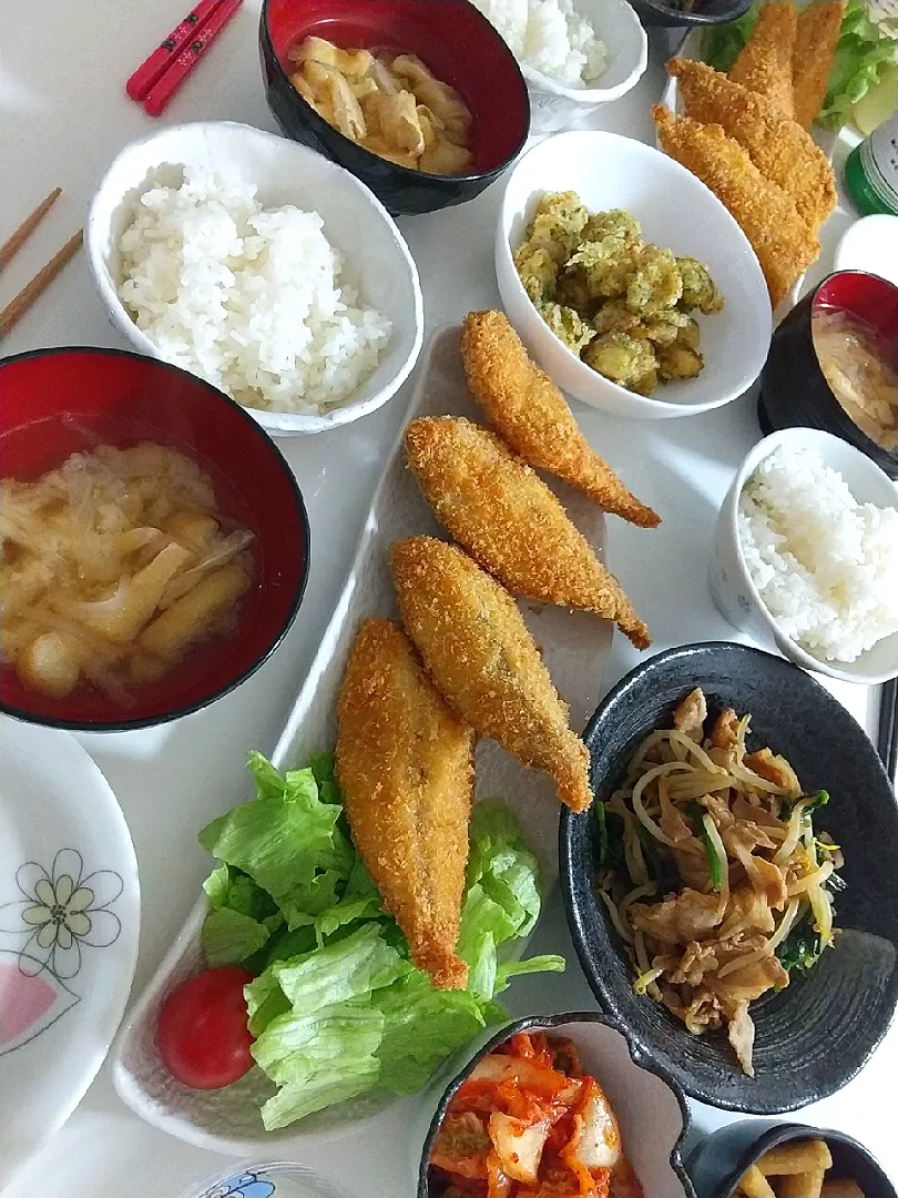 夕食(*^^*)
アジフライ&サラダ🥗
豚バラと野菜炒め
ベビーホタテの磯辺揚げ
キムチ
ごぼう漬け物
お味噌汁(大根、油揚げ)|プリン☆さん