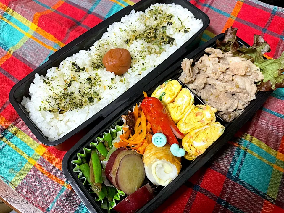 Snapdishの料理写真:お弁当★豚肉の柚子胡椒煮、紅しょうがネギ卵、いんげんのなめたけ和え、さつまいもの甘露煮、にんじんのカレーマリネ、チーズちくわ|ハルさん