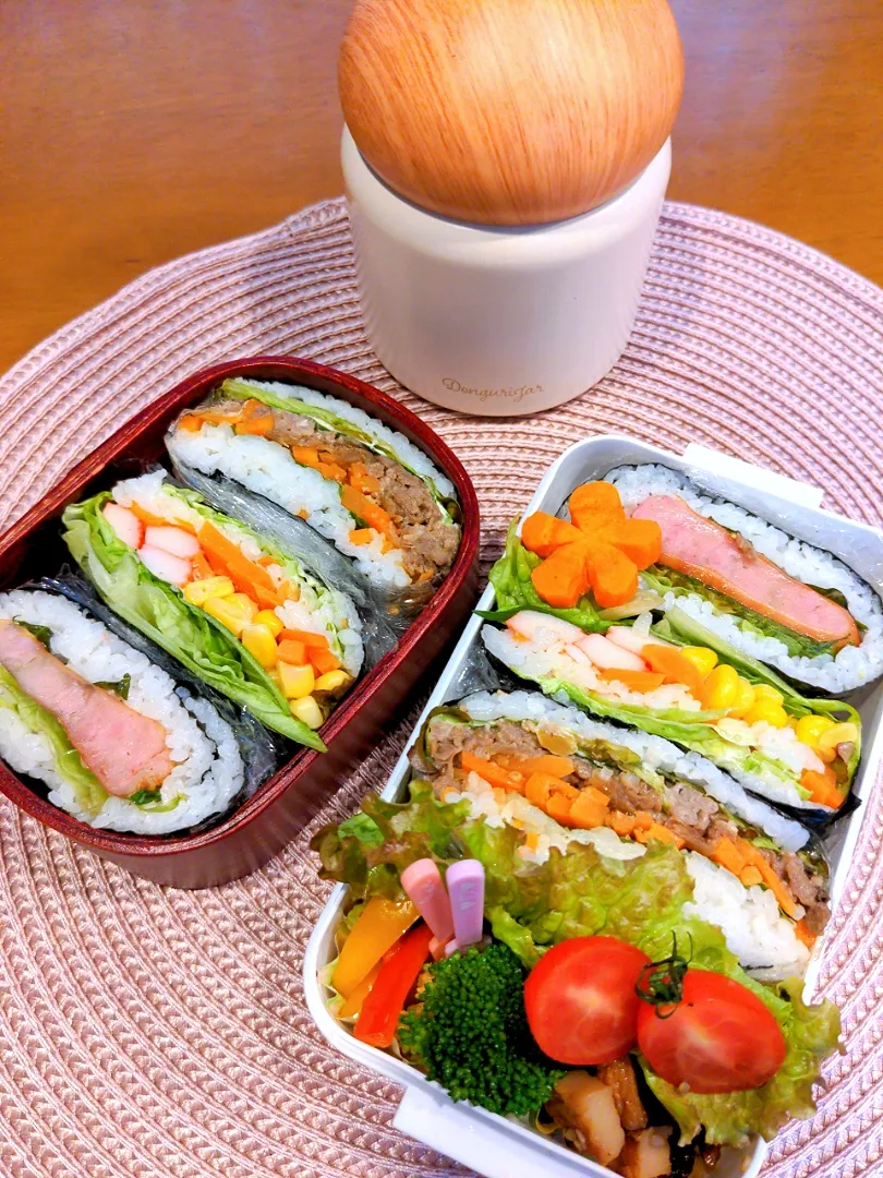 本日の弁当☆
おにぎらず3種類です。ご飯少なめでサラダと具だくさん〜(๑´ڡ`๑)美味しそう♡♡♡わかめスープ入り。|yuriさん