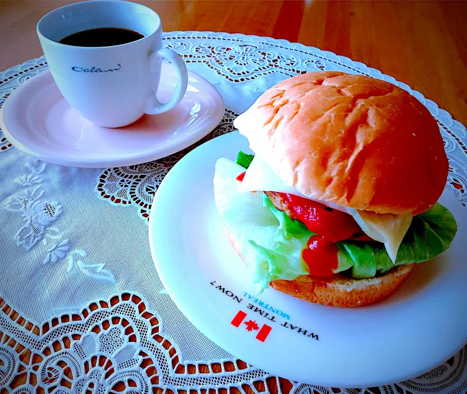 手作りハンバーガーの朝食|🌻ako ·͜·♡peco🌻さん