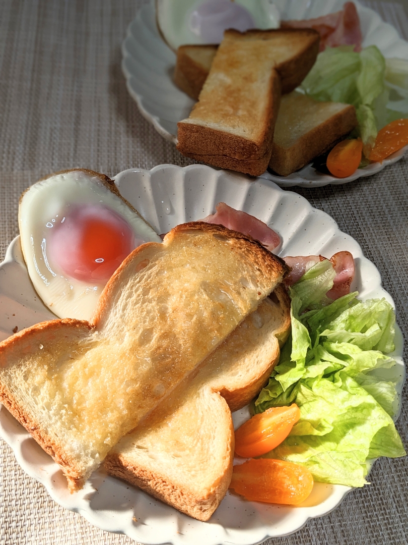 本日の朝食〜春夏秋冬の食パン食べ比べ
