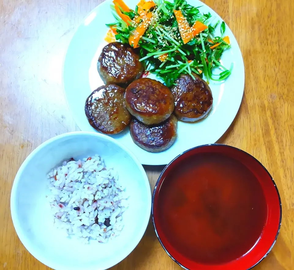 2022 1028　照り焼きあじバーグ　豆苗サラダ　なめことわかめのお味噌汁|いもこ。さん