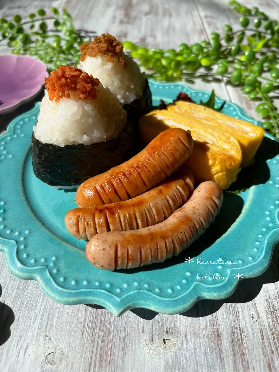 丸大食品さんのウィンナーでおにぎりプレート♪|ハナたなさん