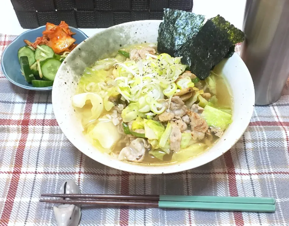 Snapdishの料理写真:ひとり暮らしの夜ご飯
塩ら～めん|keeijnsさん