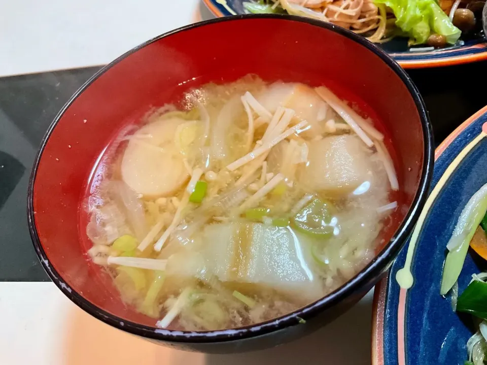 Snapdishの料理写真:玉ねぎと麩とえのきのお味噌汁|Takeshi  Nagakiさん