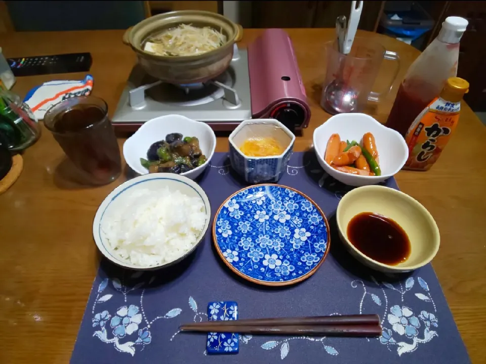 Snapdishの料理写真:なす味噌炒めときのこ鍋(夕飯)|enarinさん