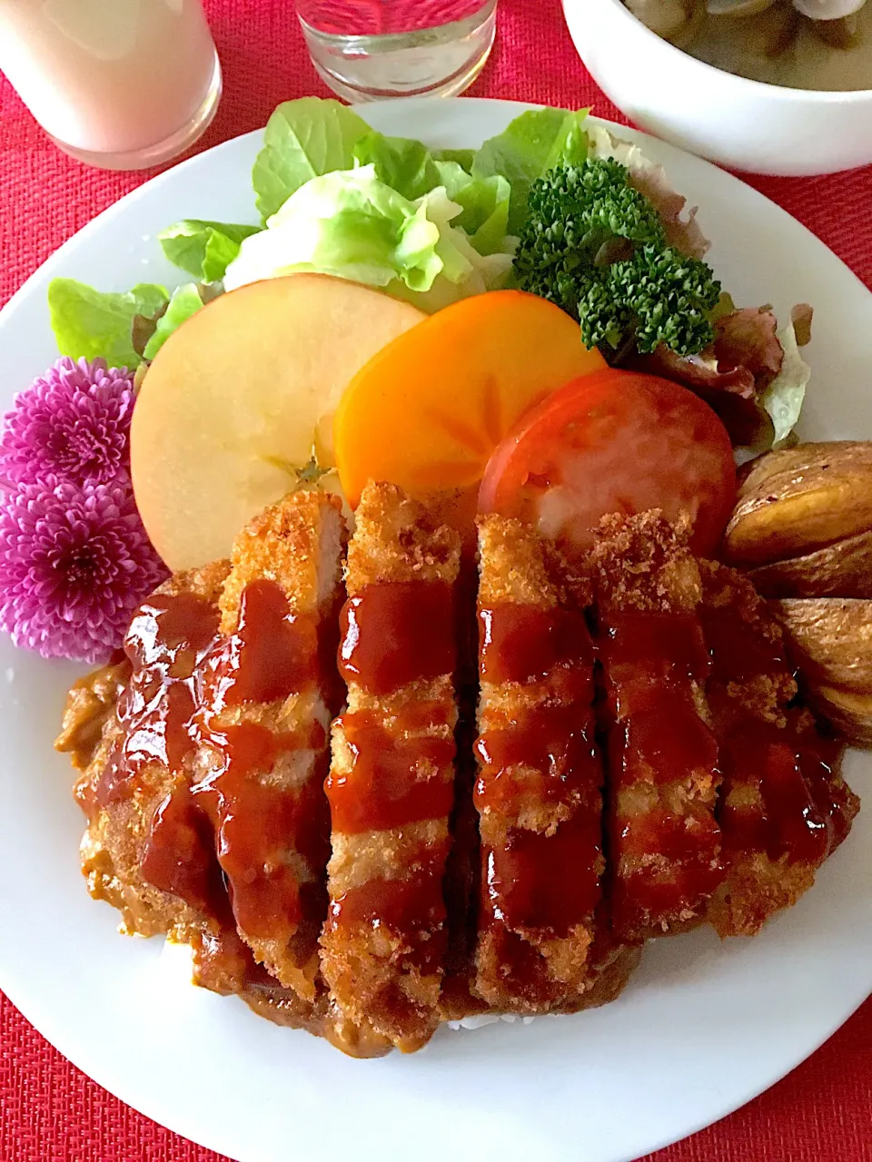 カツカレープレート💪昼ご飯みたいな朝ごはん笑笑💪輪切りの🍎柿🍅^ - ^💕|HAMI69さん