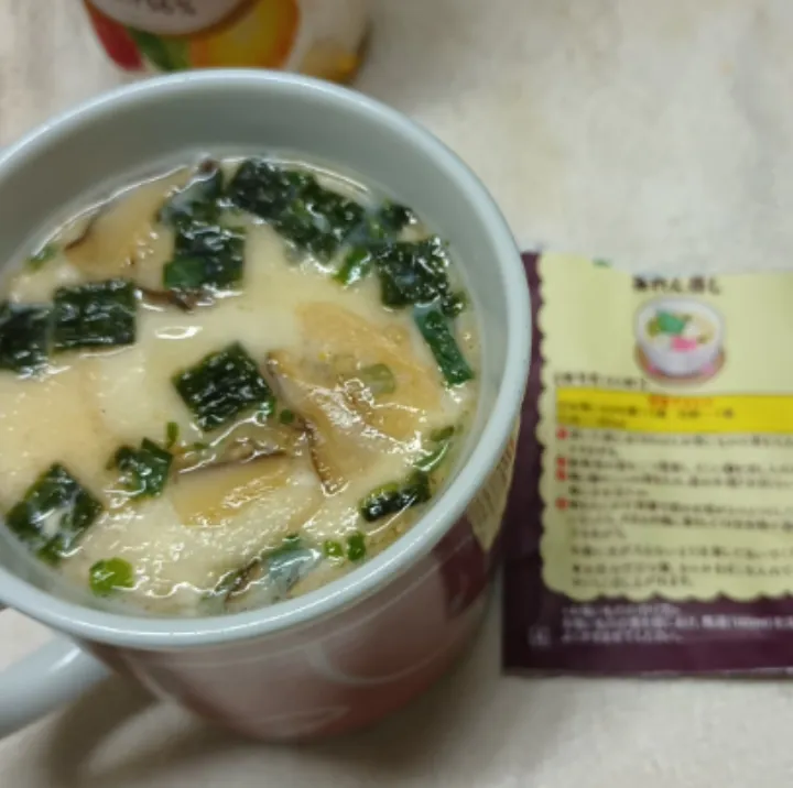 Snapdishの料理写真:松茸のお吸い物で茶碗蒸し|お父ちゃんファミリーさん