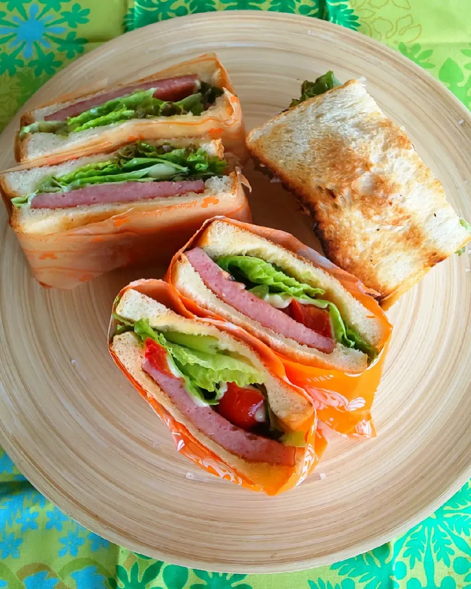 ハムカツになれなかったハムのホットサンド🥪|みりん。さん