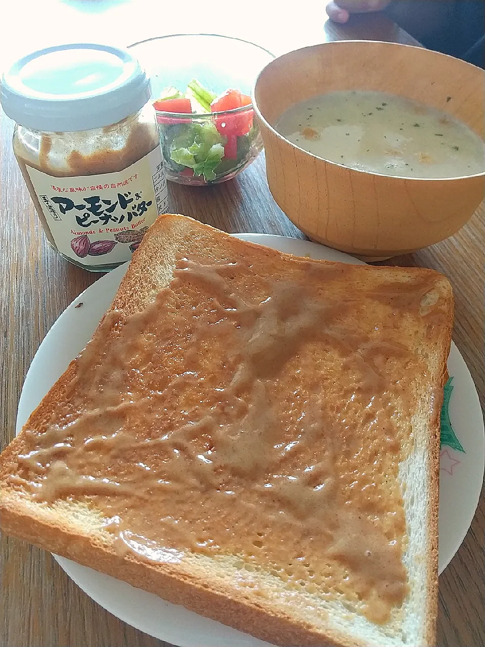 道の駅で買ったピーナツバターでランチ|まきごろうさん