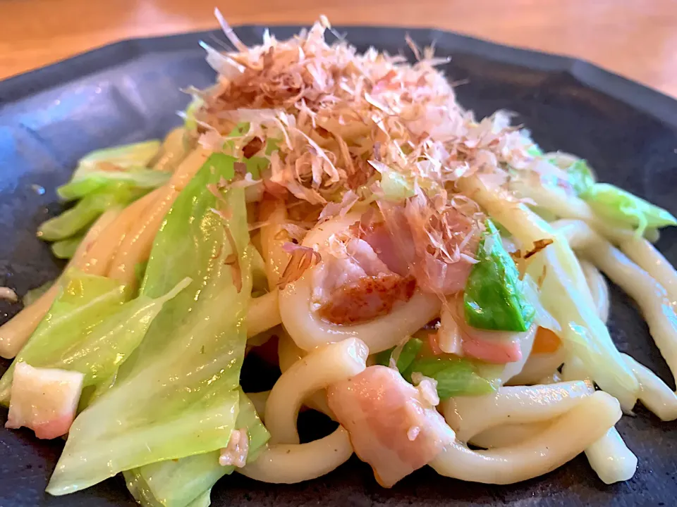 Snapdishの料理写真:焼きうどんde昼ごはん|いちごさん