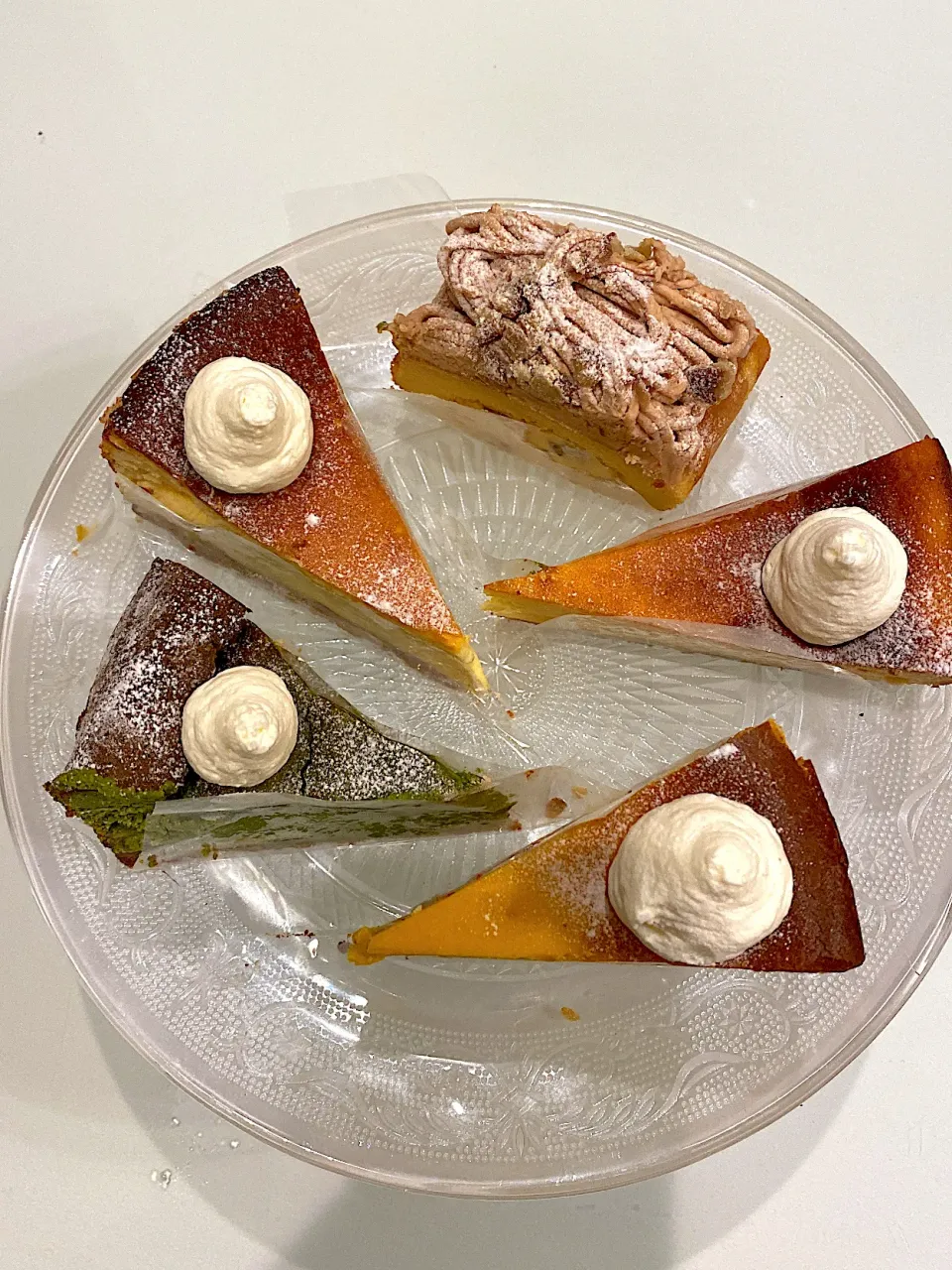 Snapdishの料理写真:大好きなお店のケーキを全種類持ち帰り|okazuさん