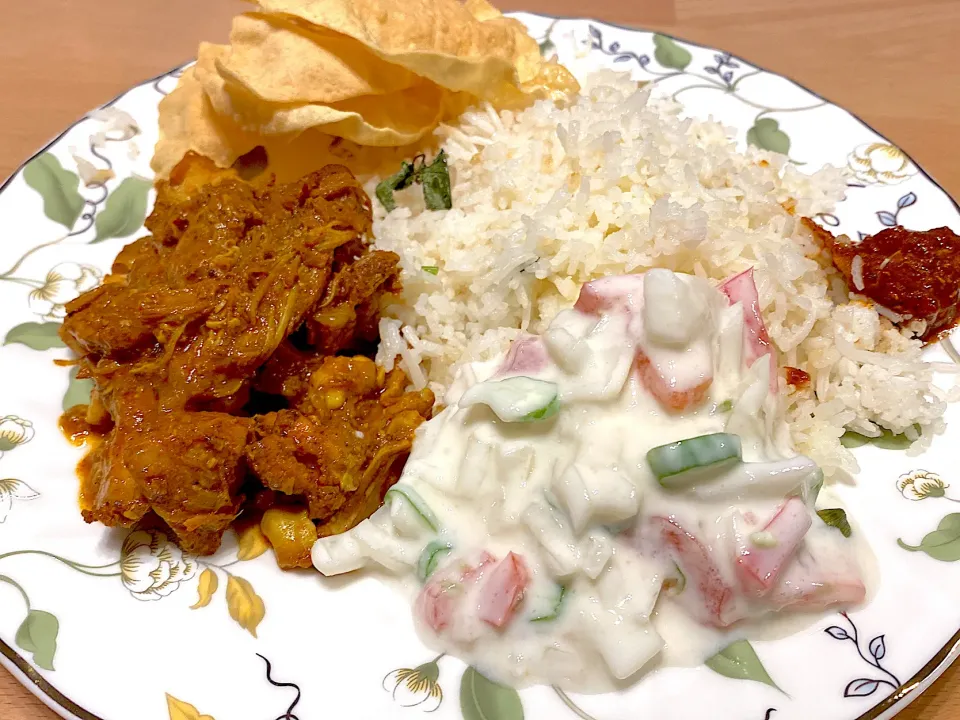 Ghee rice , chicken roast , Raita , papad & pickle|blessedbubbleさん