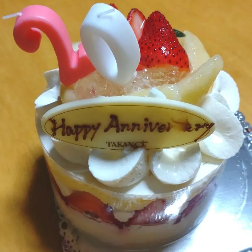 新宿高野のホールケーキ
結婚20周年記念日☺️💕|しまだ ちえこさん