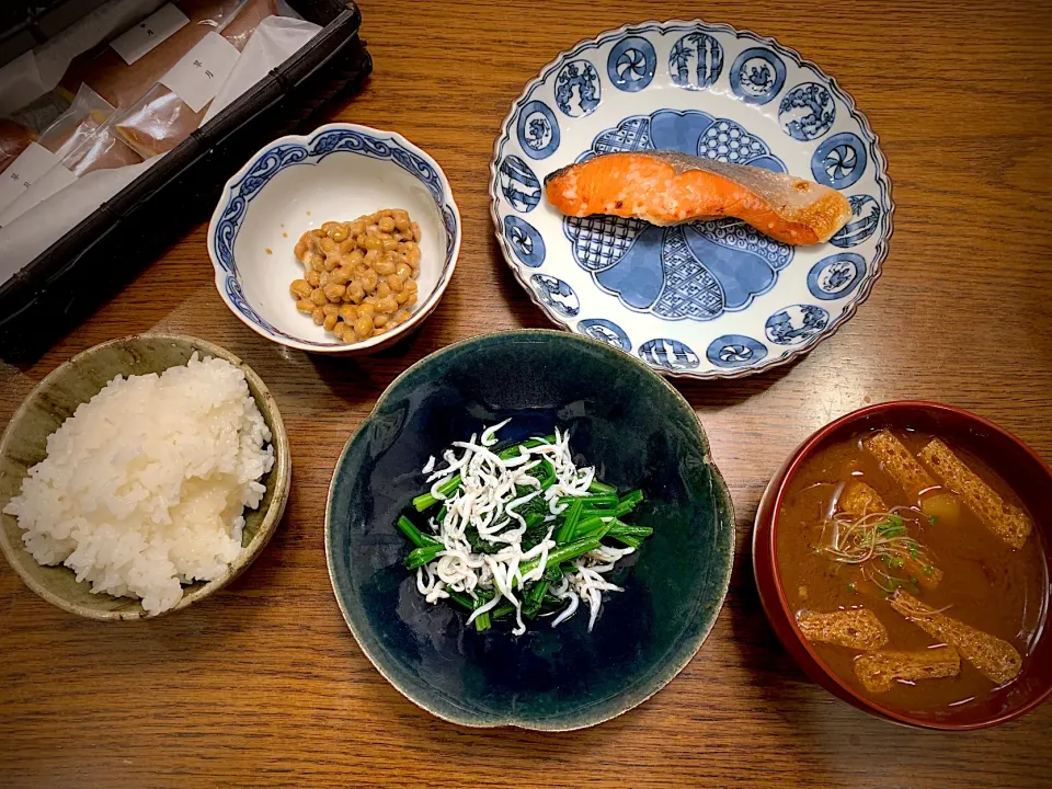 紅鮭の塩麹漬け焼き🐟法蓮草とシラスのお浸し🥬今日の夕食20221103|rococoさん