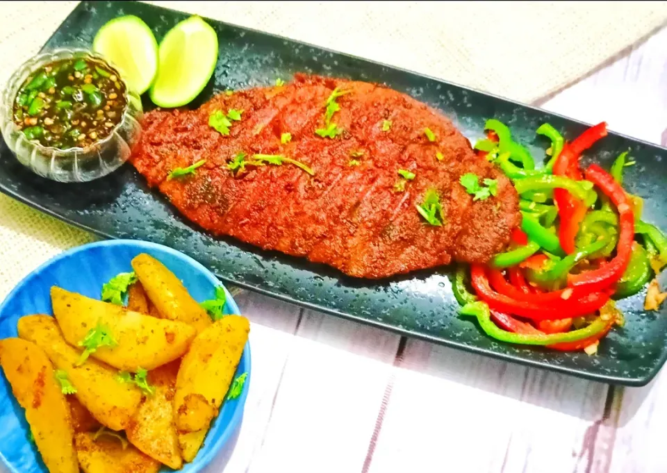 Grilled Whole Basa Fillet with Potato  wedges & sauteed bell pepper served with special hottest chilli Sauce.|Happy Green Bowlさん