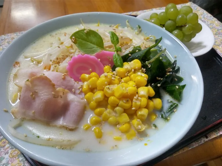 〈インスタント袋麺〉
コーンもやしワカメ
　ラーメン🍜🍥|よもむぎさん