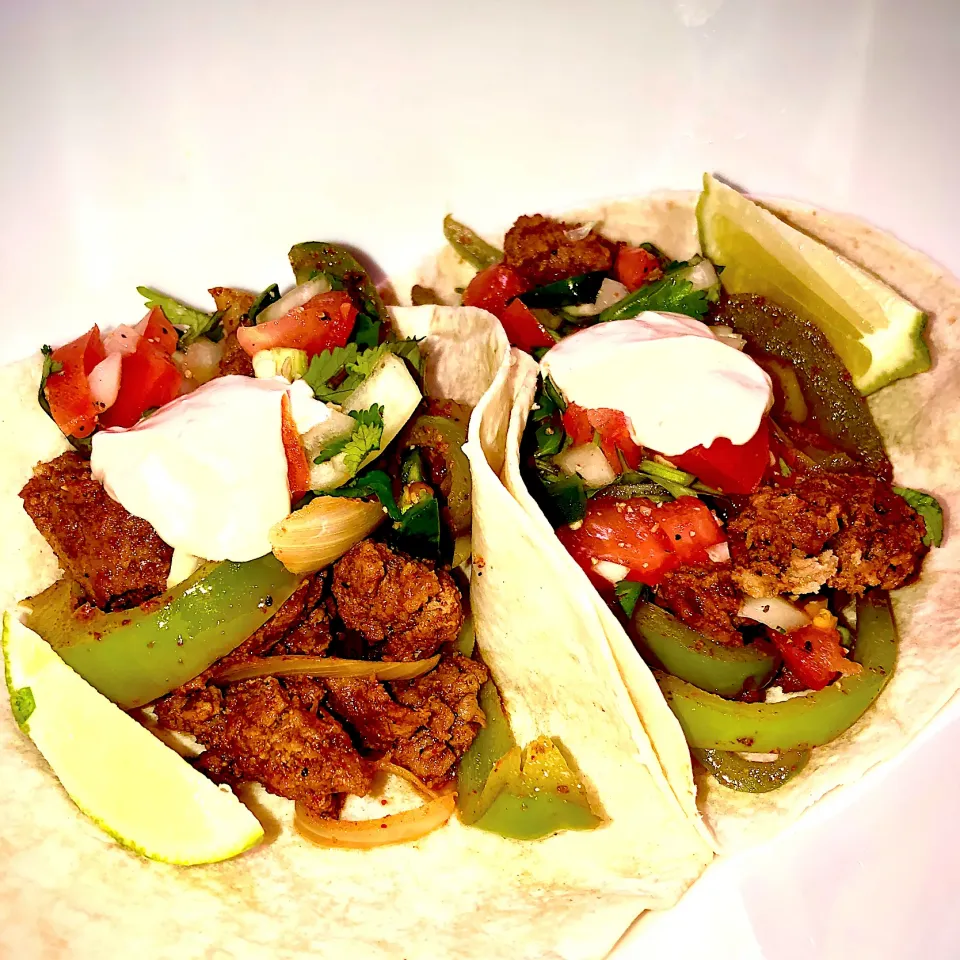 Steak carnitas with lime crema|chimpmunkeeさん