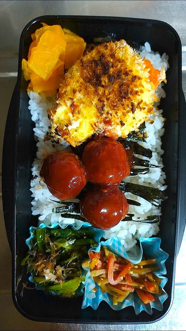 旦那弁当　2022/11/4

のり弁
シャケのパン粉焼き
ミートボール
きんぴらごぼう
ほうれん草のおひたし|ユキヨメ♪さん