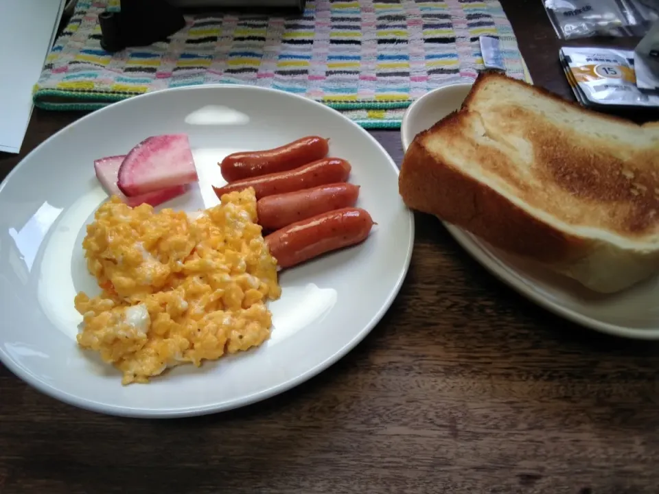 Snapdishの料理写真:あるものでごパン🍞|にんにくと唐辛子が特に好き❤️(元シャリマー)さん