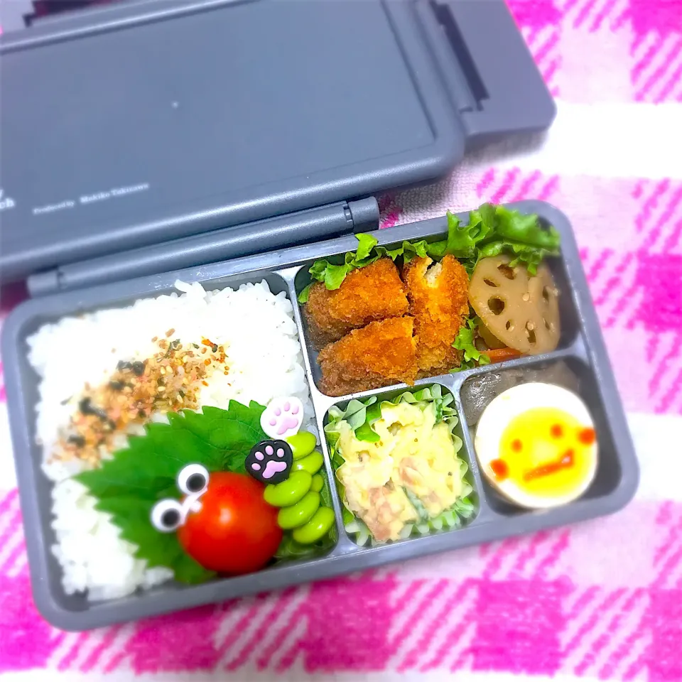 Snapdishの料理写真:SJK弁当🍱〜コロッケ・蓮根きんぴら・味玉・ポテスパサラダ・枝豆|華恋さん