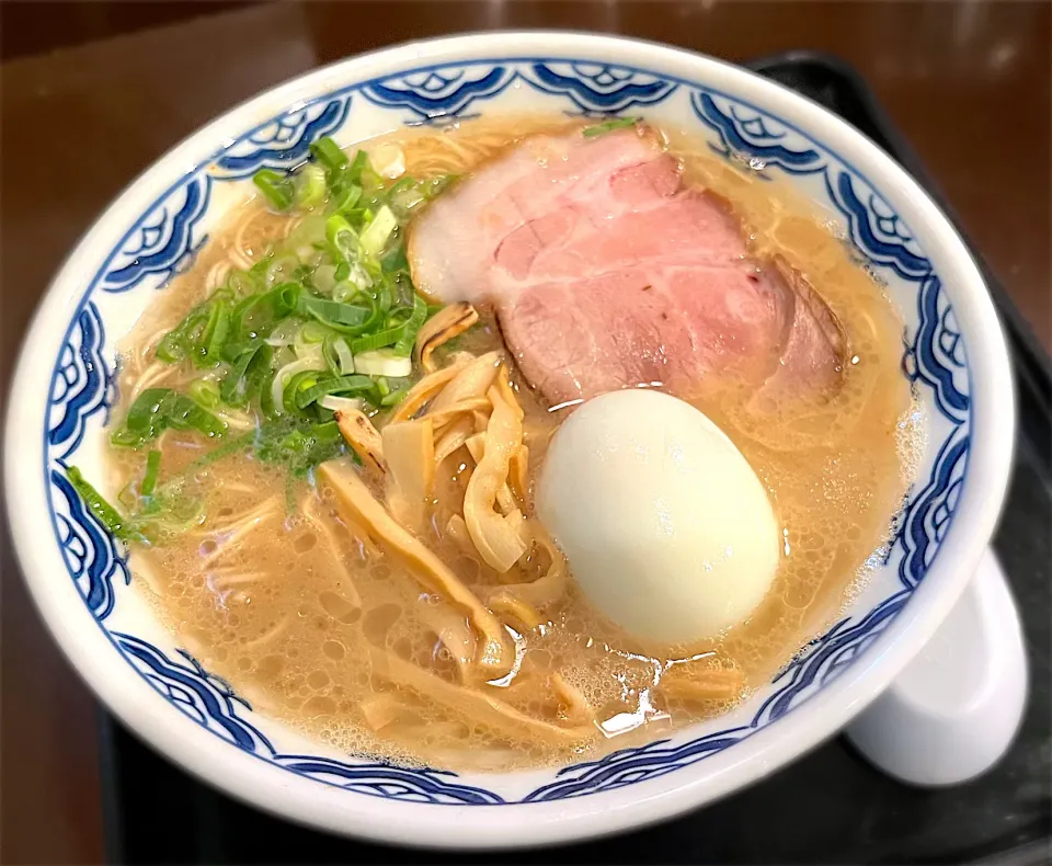 らぁめん＋ゆで玉子🍜|toshi,I🍴さん