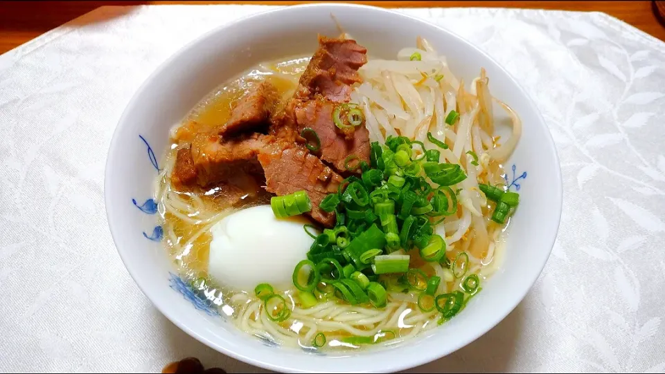 11/4の夕食
お家でラーメン🍜
淡麗極旨 クリア豚骨
フライパンチャーシュー|卯月さん