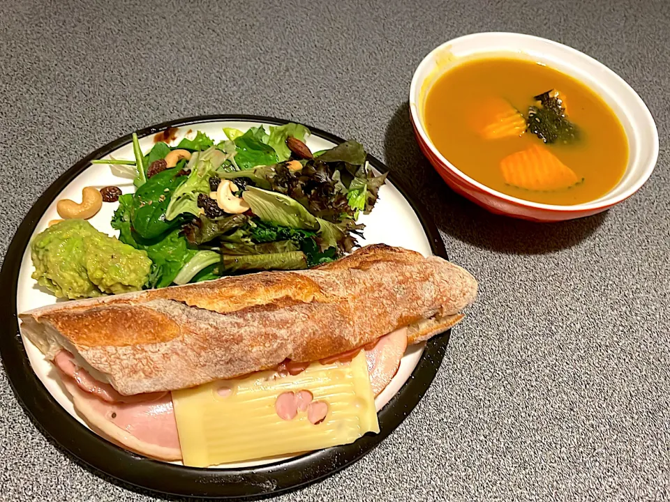 《SSS》Creamy Pumpkin SOUP. Ham & Cheese SANDWICH. Garden SALAD|270w178bさん