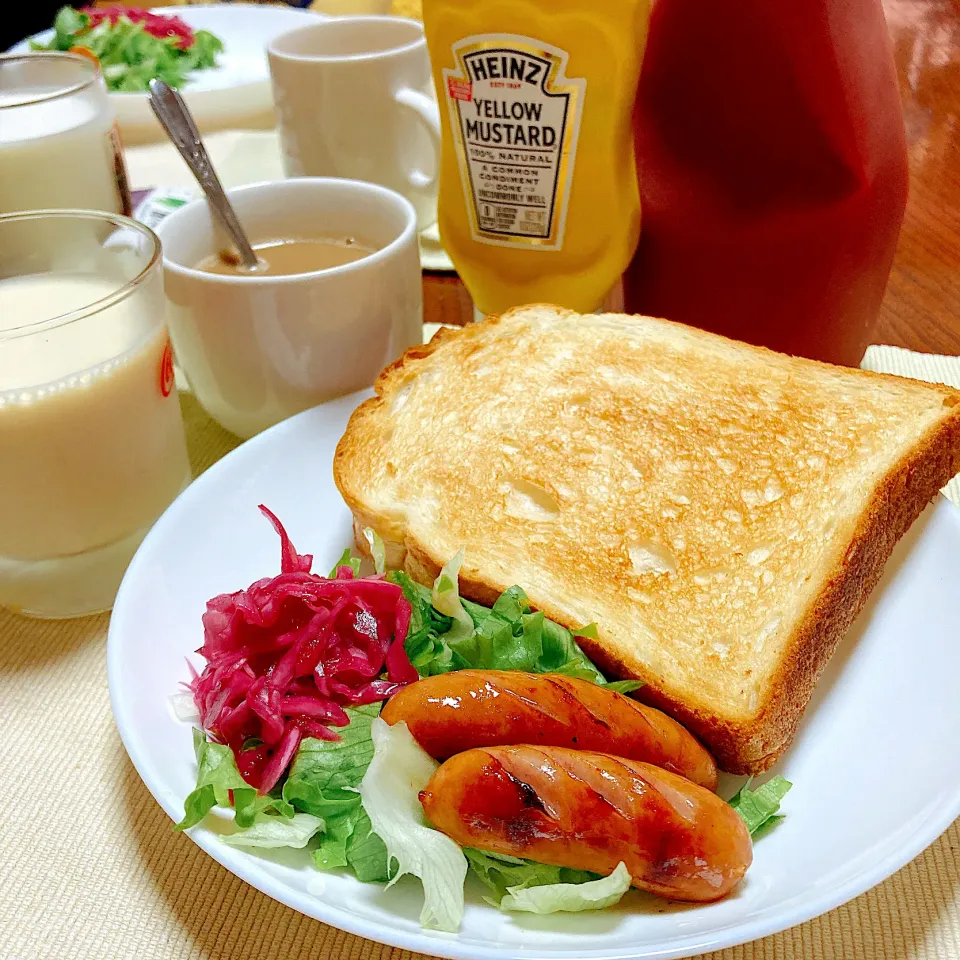 ソーセージと食パン|akkoさん