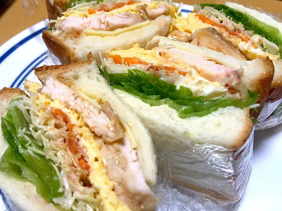 今日の朝ご飯　野菜たっぷりサンドイッチ🥪|サチ😊さん