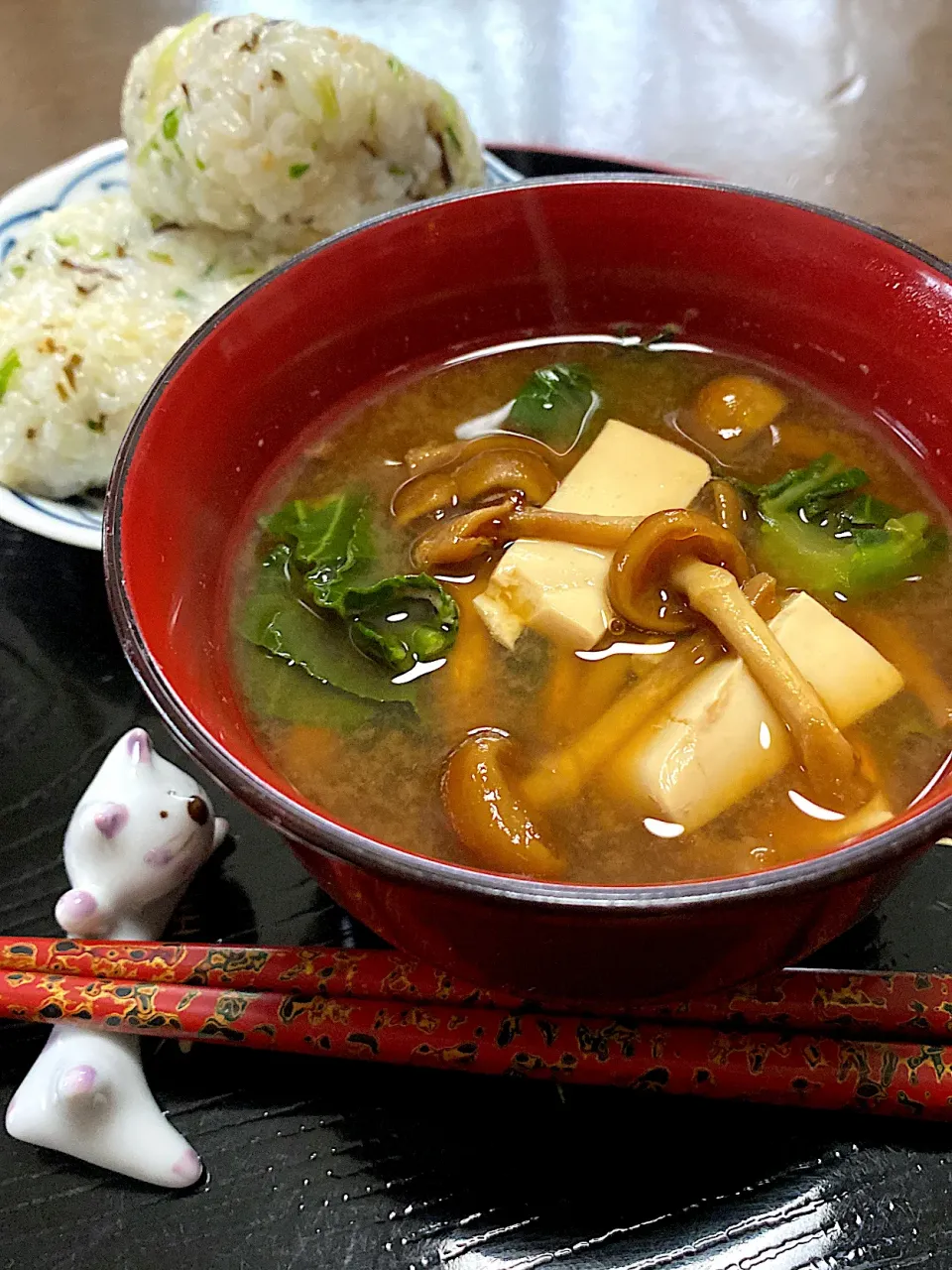 赤だしでなめこの味噌汁朝ごはん|chakoさん