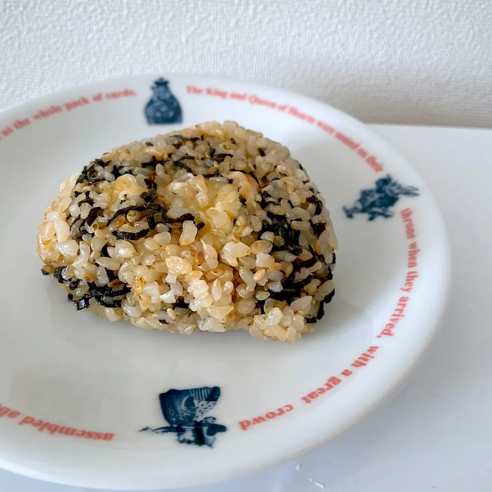 のび～るキンパ風焼きおにぎり🍙🧀|りさこさん