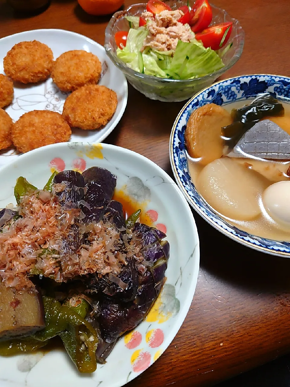 おでん
茄子と万願寺とうがらしの煮浸し
ヒレカツ
サラダ|ぱやさん