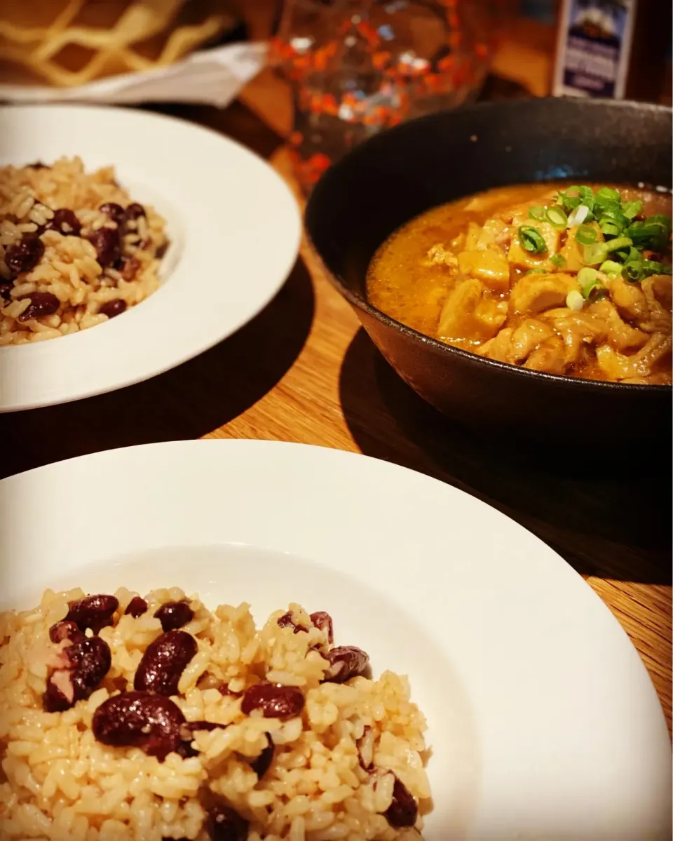 Dinner ! Dinner ! 
Hot & Spicy Chicken & Bamboo Coconut Curry with Butter Garlic kidney beans and Rice with Poppadoms 
#curry #chickencurry 
#chefemanuel
#emanu|Emanuel Hayashiさん