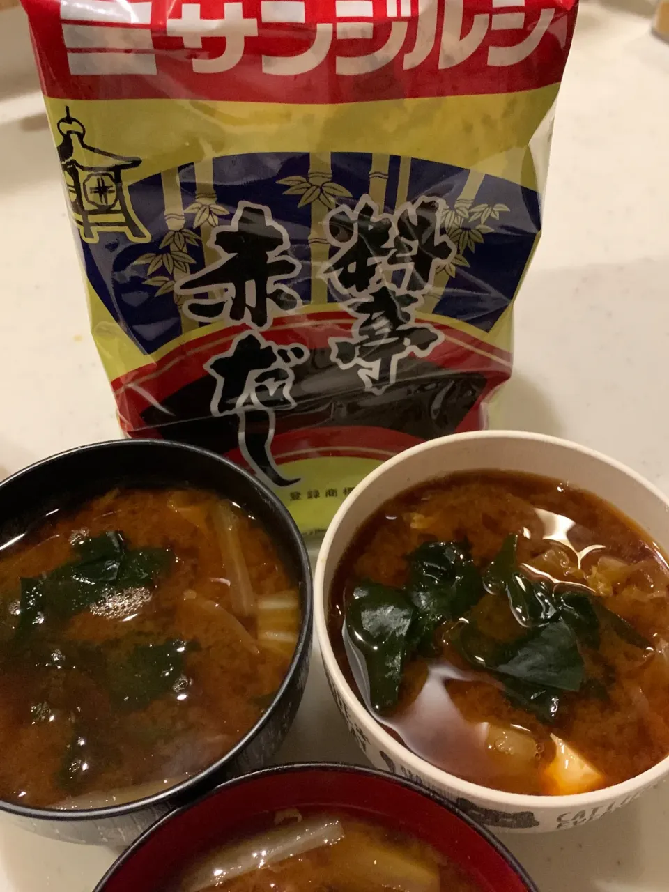 Snapdishの料理写真:赤だし味噌汁。サンジルシ料亭赤だしを使って。|ちととんさん