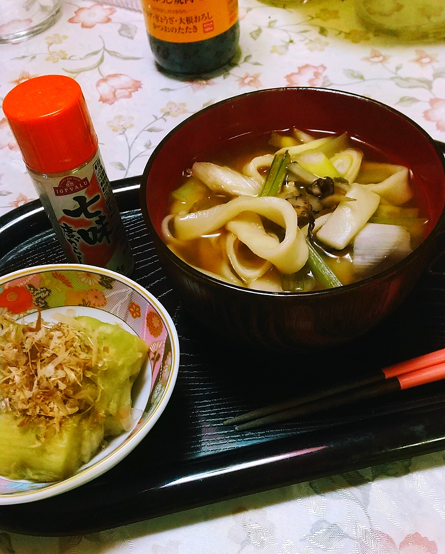 だんご汁 小麦粉と塩でこねて分ねかす 打ち粉して麺棒で伸ばすだしは味噌味 醤油味 みやちゃん Snapdish スナップディッシュ Id Jerrna